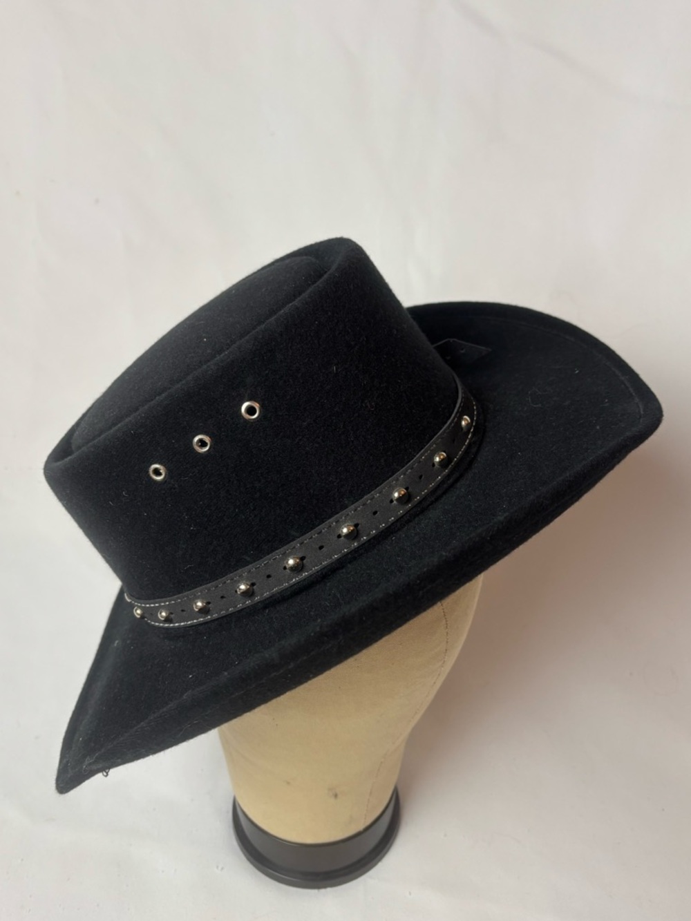WESTERN EXPRESS Black Felt Finish Western Gambler Hat Small Medium Silver Studs